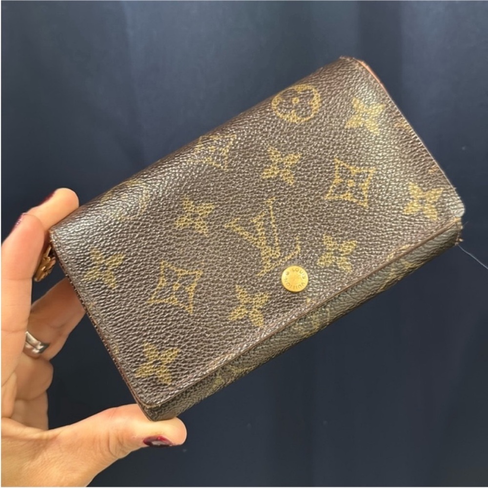 Louis Vuitton Brown Monogram Wallet Timeless Luxury - Picture 11 of 16
